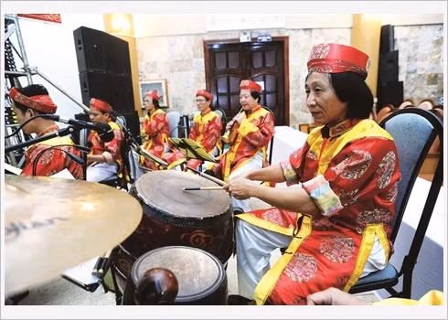 Les instruments traditionnels, indispensables au Tuông. 
