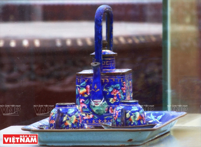 Un service à thé en céramique, début du 20e siècle.