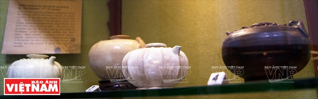 Soupière, bol, tasse à thé des dynasties vietnamiennes Ly et Trân, 11e – 14e siècles.