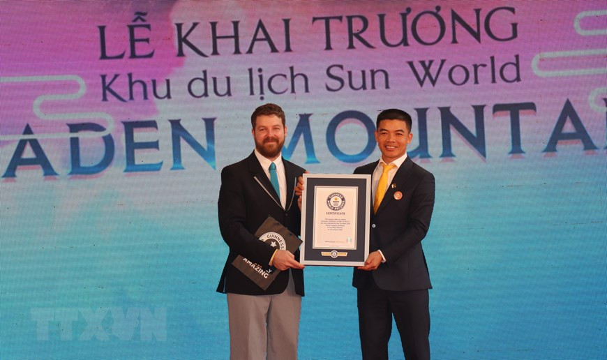 Le 17 janvier, le Livre Guinness des records a annoncé sa reconnaissance le téléphérique du site touristique national de Ba Den comme la plus grande station de téléphérique du monde. Photo: VNA