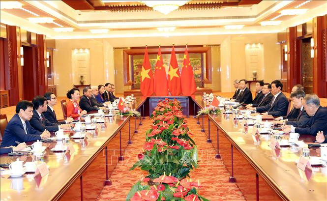 Entretien entre les hautes délégations parlementaires des deux pays. 