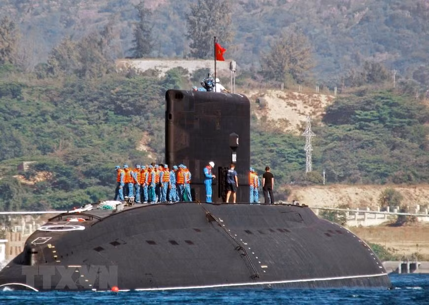  Dotée des sous-marins modernes, la marine vietnamienne possède une force extrêmement importante à la fois en termes de stratégie, de campagne et de tactique, contribuant à améliorer ainsi la qualité globale et la puissance de combat de la marine.