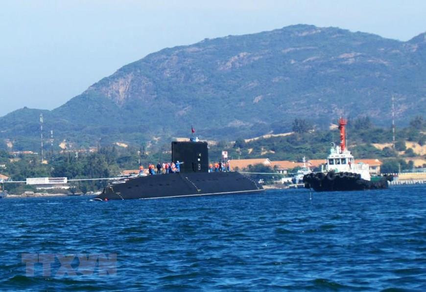Le sous-marin HQ-182 Hanoi, le premier submersible sur 6 sous-marins Kilo 636 commandés en Russie, a été acheminé le 15 janvier 2014 au port de Cam Ranh, province de Khanh Hoa (Centre). Photo: VNA 