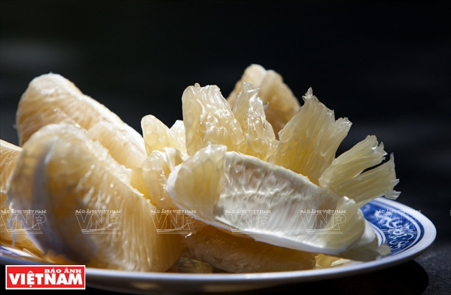 La chair du pamplemousse de Tân Triêu est sucrée et succulente.