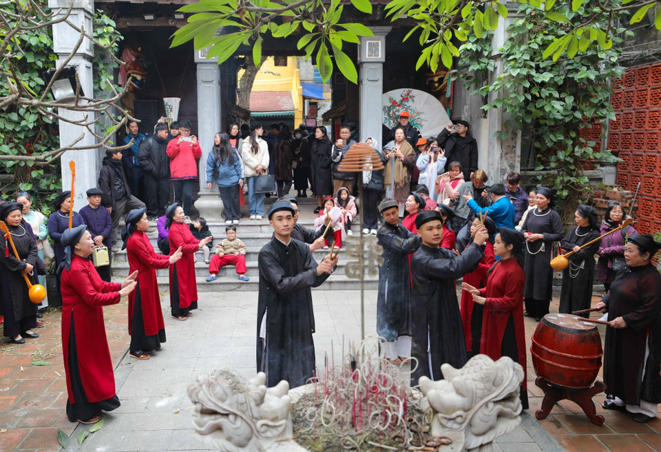  Spectacle de chant Xoan (chant printanier) à la maison communale de Kim Ngan. Photo: VNA