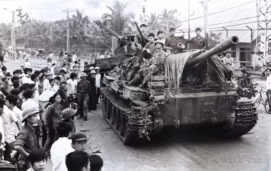  Les 26 et 29 mars, Hue et Da Nang sont respectivement libérés. Le 3 avril, toutes les provinces côtières du Centre le sont aussi. Photo : VNA 