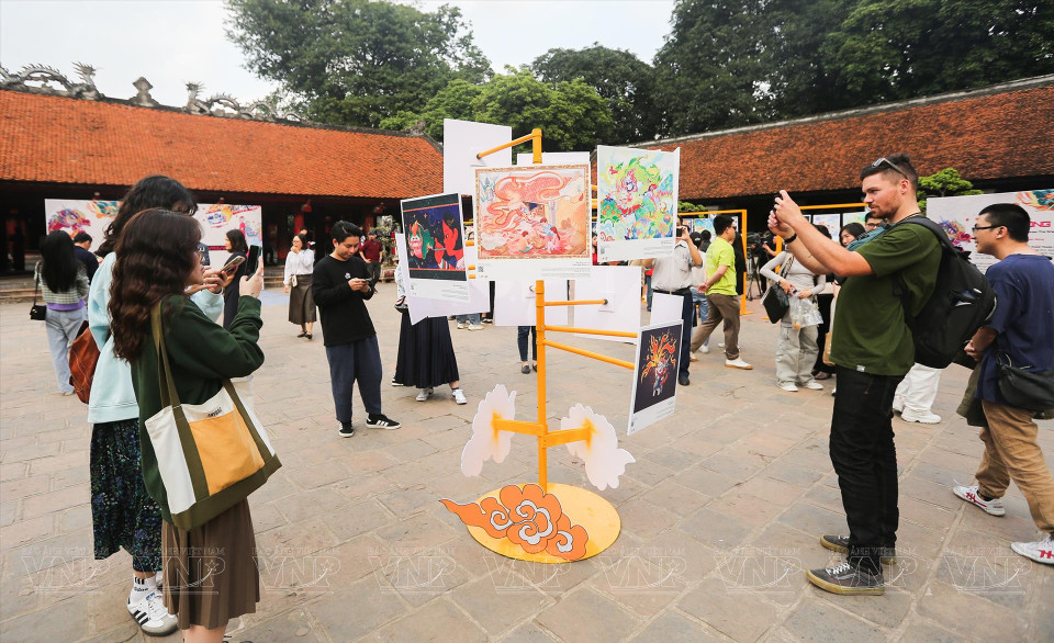  L'exposition présente 80 œuvres exceptionnelles de plus de 75 auteurs de toutes les régions du pays. Photo : VNA