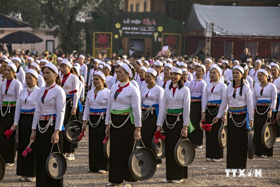  Les femmes Muong de Hoa Binh portent leur costume traditionnel. Photo : VNA