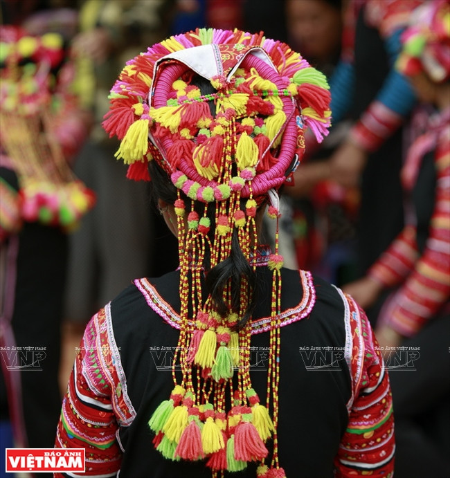Le turban de l’ethnie de La Hu vu de derrière.