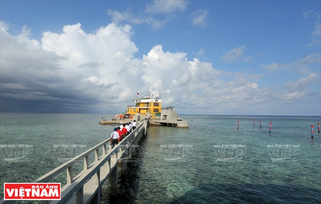 Le récif de Co Lin a une position importante en mer. Photo: Thong Thien