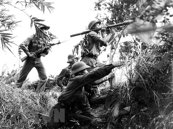 Des soldats vietnamiens sur le champ de bataille pour défendre la frontière Sud-Ouest en 1978. Photo : VNA