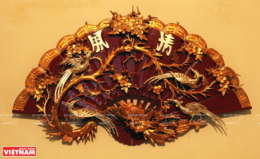 Les produits aussi beaux que diversifiés témoignent de la créativité et du talent des laqueurs. Il n'est pas étonnant donc que la marque "laque de Ha Thai" soit devenue de plus en plus célèbre. Les articles ont une grande valeur artistique mais aussi une forte identité nationale, avec des dessins de paysages naturels et de traits culturels du pays. Photo: VNP