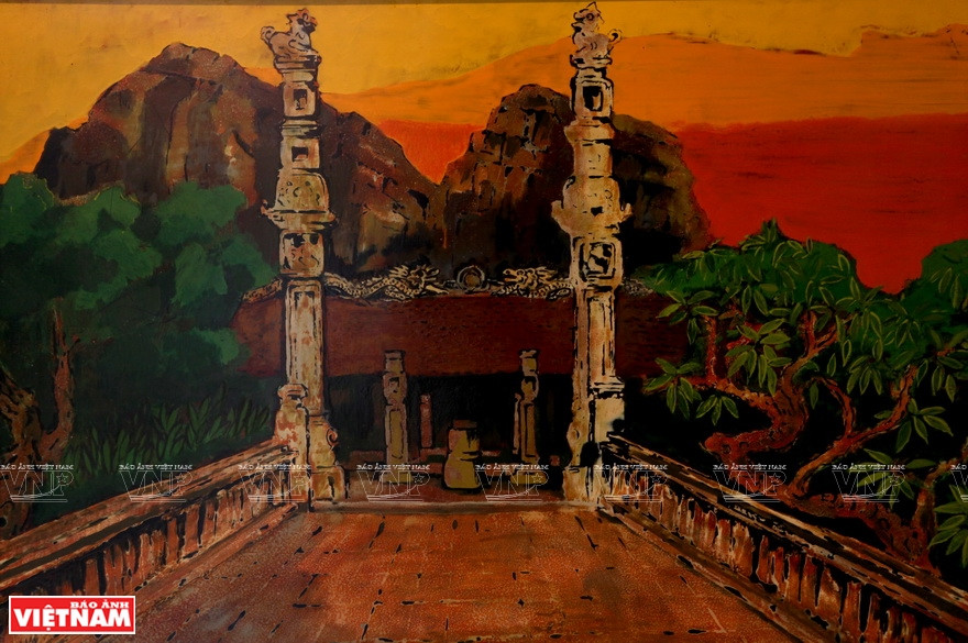 Cet artisanat traditionnel existe depuis le 17e siècle. En 1930, les premiers peintres vietnamiens diplômés de l'École des beaux-arts d'Indochine (aujourd'hui Université des beaux-arts du Vietnam) ont découvert les techniques de laque. Les laques ont depuis fait leur première apparition. Photo: VNP