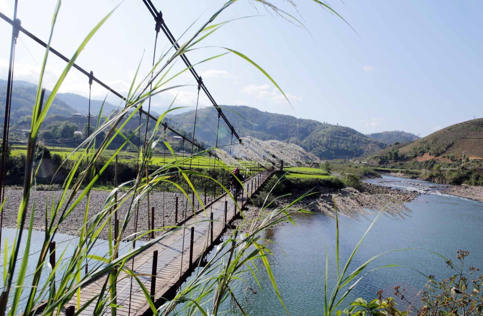Une fois arrivés au hameau de Na Khuong dans la commune de Ban Bo, district de Tam Duong, province montagneuse de Lai Chau (Nord), les visiteurs seront impressionnés par 25 roues hydrauliques géantes. Photo: VNA