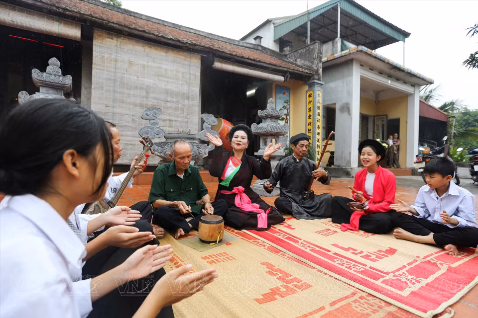 À ce jour, le village de Khuốc continue d'interpréter des spectacles de chèo en public. Photo : VI 