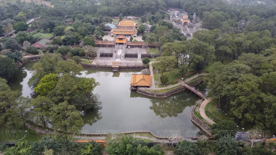  Vue panoramique du mausolée du roi Tu Duc d'en haut. Photo: VI 