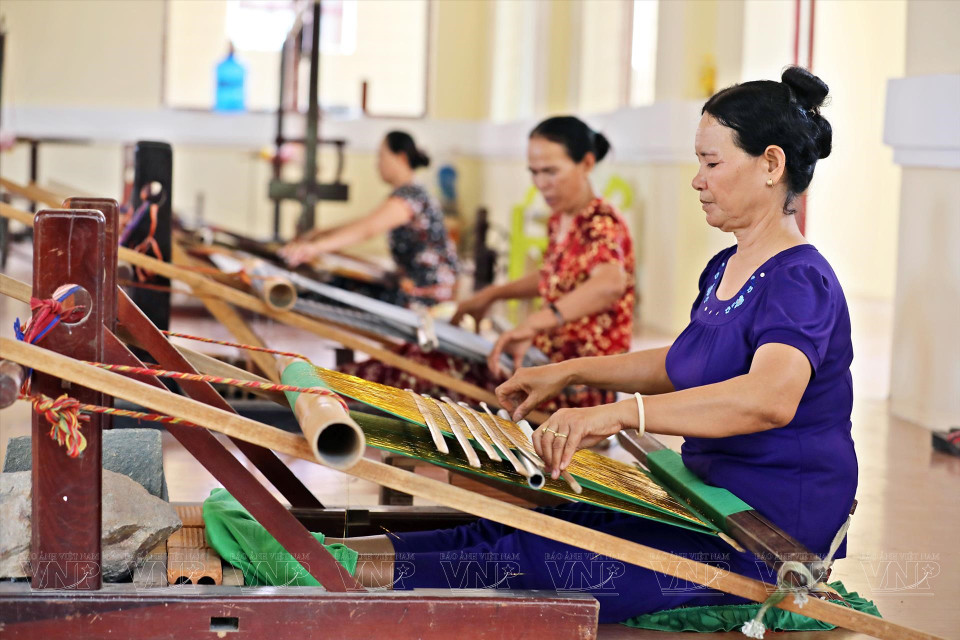  Le village de tissage de My Nghiêp, situé dans le bourg de Phuoc Dan (district de Ninh Phuoc, province de Ninh Thuan), est le plus ancien village artisanal de l'ethnie Cham. Photo : VI