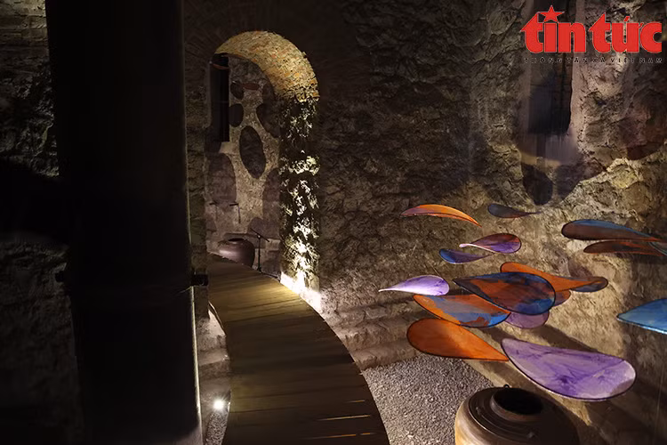  La structure interne du château d'eau de Hang Dau est composée de 12 compartiments : huit grands compartiments à l'extérieur et quatre petits à l'intérieur. Photo : VNA 