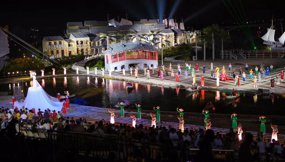  Les activités artistiques uniques sur l'île de la mémoire de Hoi An sont très appréciées de nombreux touristes. Photo : VNA 