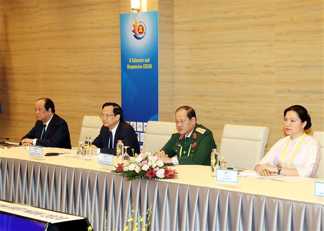 Des délégués vietnamiens présents à la session spéciale des dirigeants de l'ASEAN sur l'autonomisation des femmes à l'ère numérique. Photo: VNA 