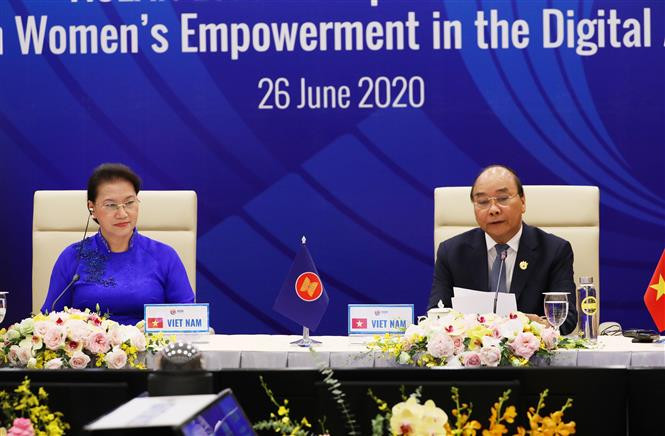 Le Premier ministre Nguyên Xuân Phuc et la présidente de l'Assemblée nationale, Nguyên Thi Kim Ngân. Photo: VNA