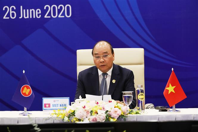 Le Premier ministre vietnamien Nguyên Xuân Phuc s'exprime lors de la session spéciale des dirigeants de l'ASEAN sur l'autonomisation des femmes à l'ère numérique. Photo: VNA 