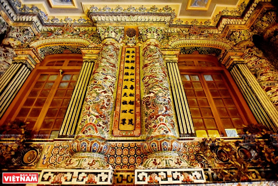 Piliers avec des motifs de décoration délicats. Photo: VNP