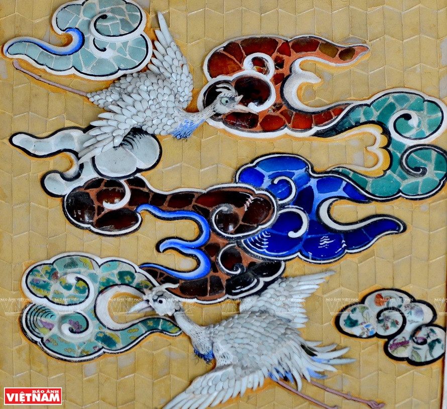 Une mosaïque de porcelaine. Photo: VNP