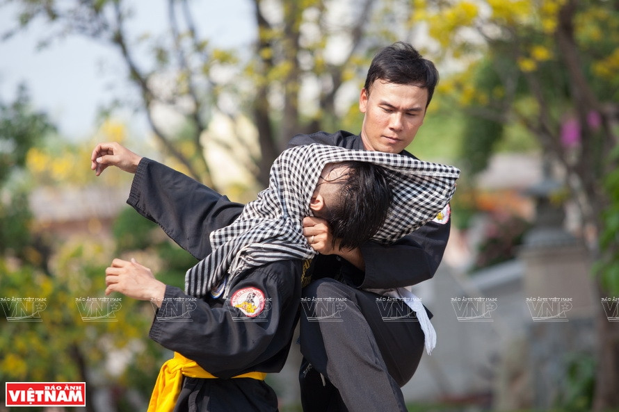 Une attaque soudaine au visage. Photo: VNP
