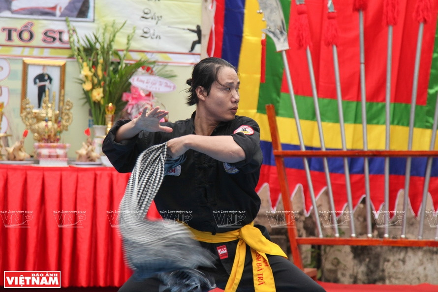 Pour valoriser les atouts de cette arme dans l’art martial, il faut que les pratiquants aient la flexibilité, la puissance, la balance et l’agilité. Photo: VNP