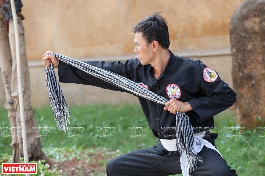 La secte Vo lâm Tân Khanh Bà Trà-Takhado est connue pour la leçon « Dao vu thiên cân ». photo: VNP