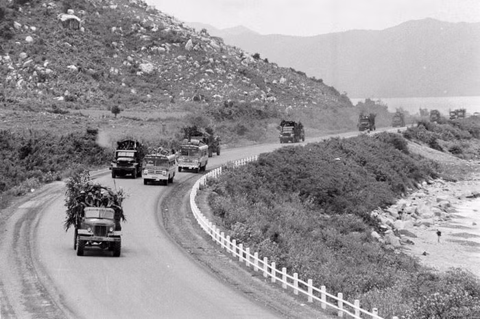 Entre 1965 et 1972, le transport sur l'ensemble de l'itinéraire de la piste de Truong Son fut mécanisé. 
