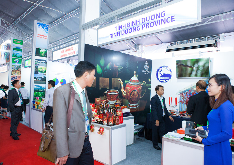 Le stand de la Sarl Minh Long 1 à l’exposition «Vietnam, partenaire d’affaires fiable et potentiel » dans le cadre de la Semaine des dirigeants économiques de l'APEC 2017 à Dà Nang.