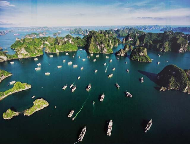 La baie de Ha Long vue de haut (patrimoine naturel mondial). 