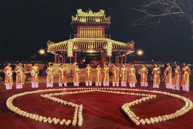 La musique de la cour royale du Vietnam “Nha nhac” (patrimoine oral et immatériel de l’humanité).