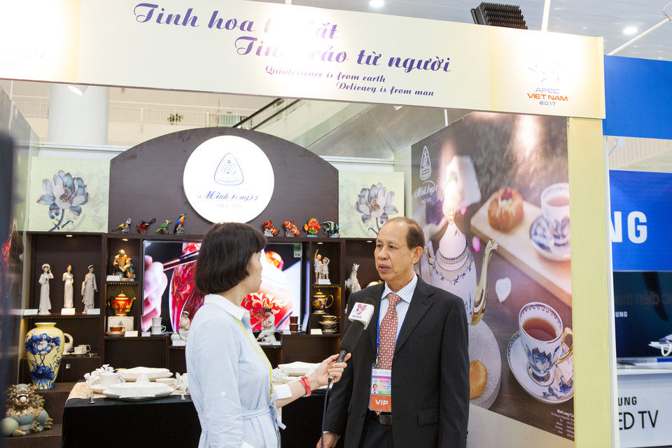 Ly Ngoc Minh, directeur général de Sarl Minh Long 1, au micro des médias.