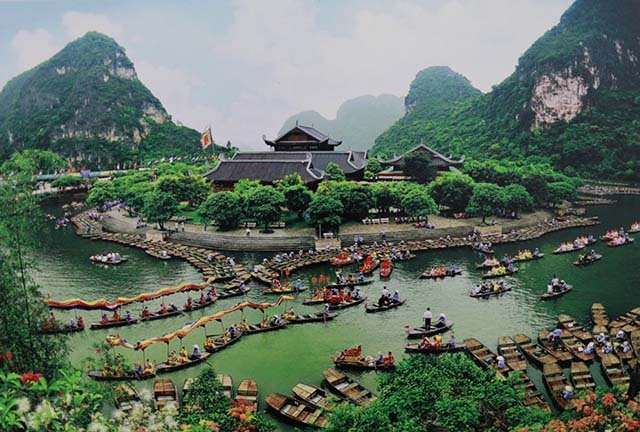 Le complexe paysager de Tràng An au jour de la fête (patrimoine naturel mondial).