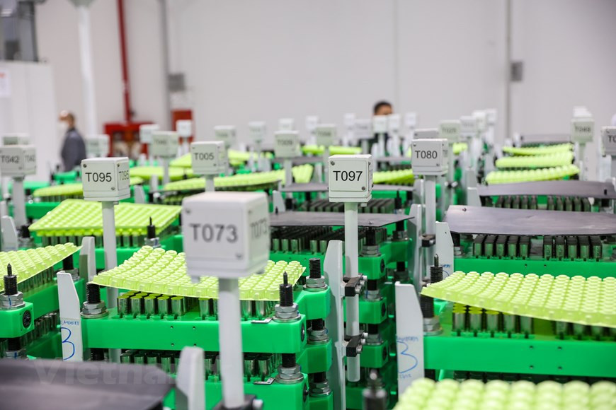 La batterie est considérée comme le « cœur énergétique » des voitures électriques. Photo: Vietnam+