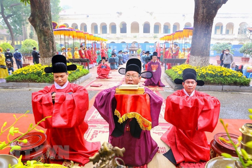Selon des documents historiques, cette cérémonie royale a lieu chaque année le 24e jour du 12e mois lunaire. Photo: VNA