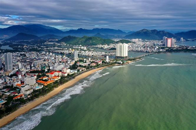 Nha Trang est le pôle politique, économique, culturel et touristique de la province de Khanh Hoa. Photo: VNA