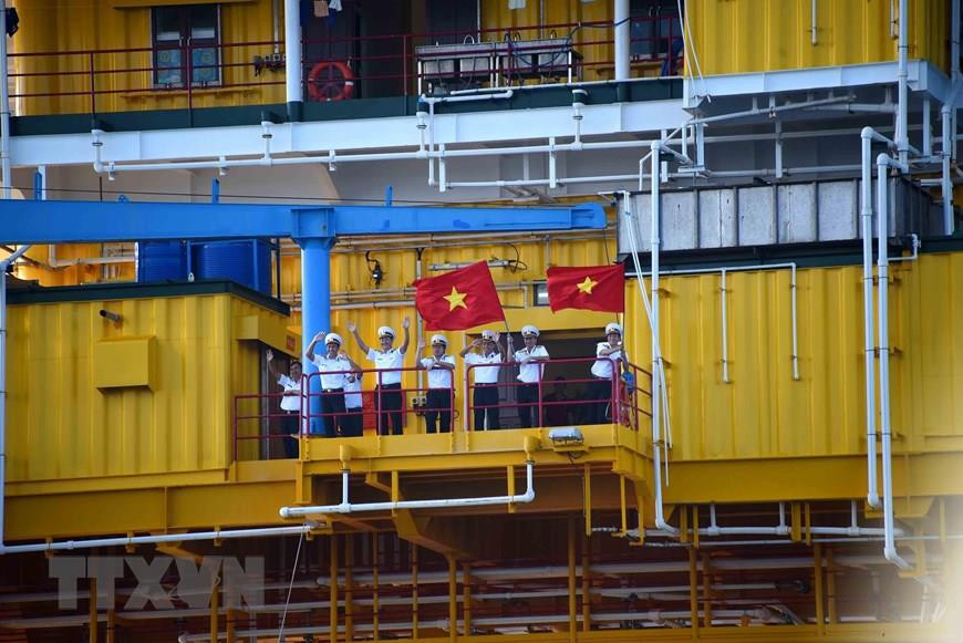  En janvier 2019, une délégation de la 2e zone navale de la Marine vietnamienne est allée rendre une visite aux soldats des plateformes DK1.
