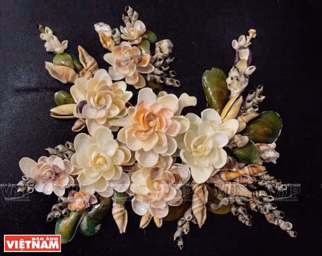  Les créations de Tran Thi Ngoc Hieu peuvent être achetées à travers sa page Facebook à l’adresse : https://www.facebook.com/tranhdaquycuahieu. Comptez de 300.000 à 4.000.000 dongs l'unité. 