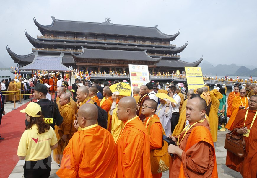  Des bouddhistes, fidèles et délégués étrangers participent à la cérémonie d’ouverture de la fête bouddhique du Vesak 2019. 