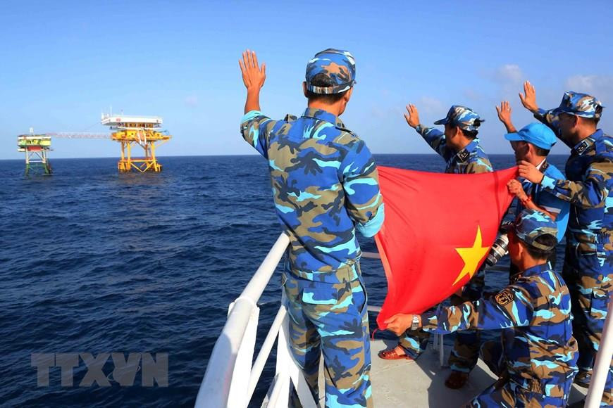  DK est l’abréviation de ''Dich vu-Khoa hoc ky thuât'' (Services-Sciences technologies) et le numéro 1 signifie les plateformes situées le plus loin du continent. 