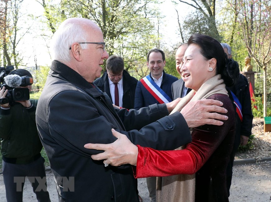  La présidente de l’Assemblée nationale du Vietnam, Nguyen Thi Kim Ngan, rencontre des représentants de la ville de Montreuil. 