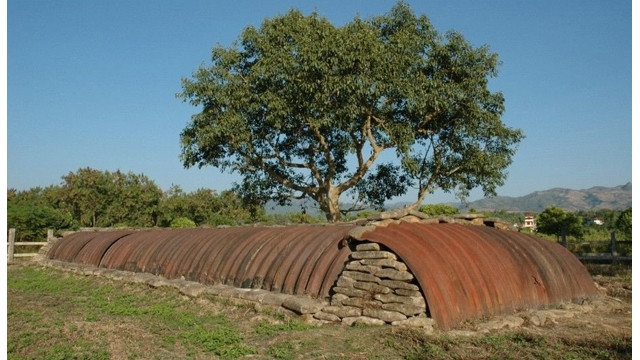  Le bunker de commandement du général de Castries est devenu un site touristique connu à Diên Biên.