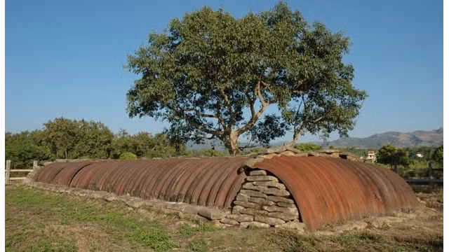  Le bunker de commandement du général de Castries est devenu un site touristique connu à Diên Biên.
