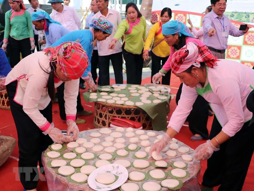  Dans le temps fixé, de nombreuses équipes ont produit des dizaines de gâteaux ronds et délicieux.