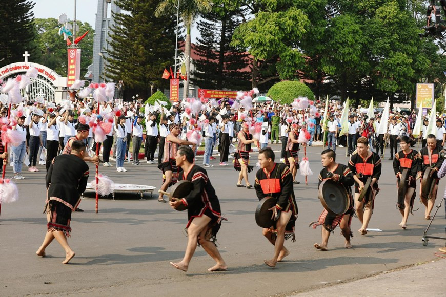  Le festival de rue présente la richesse culturelle et affirme la position des grains de café dans les relations de coopération économique et culturelle avec le monde.