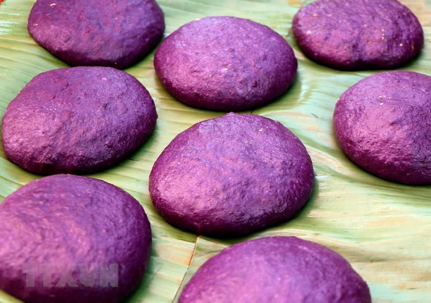  Les banh dày produits par le riz gluant violet. 